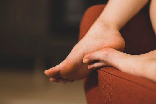 Dolor en el talón después de estar sentado, fascitis plantar y espolón calcáneo, soluciones podológicas